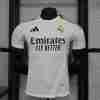 Versión Jugador Equipacion Primera Real Madrid 2025 2026